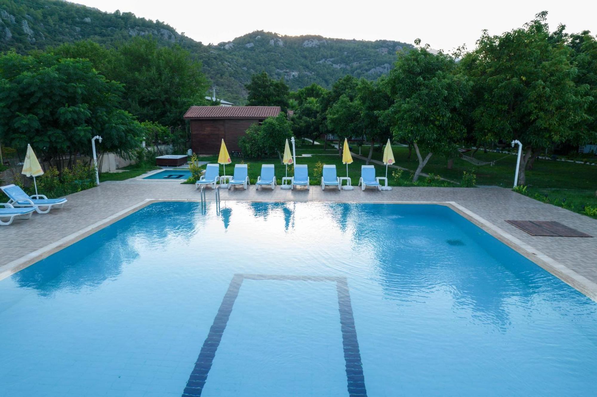 Apella Hotel Чирали